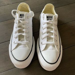 Womens white low top platform converse